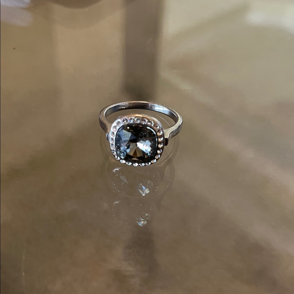 Elegant Silver-Toned Grey Ring with Crystal Accent cocktail style ring NWOT